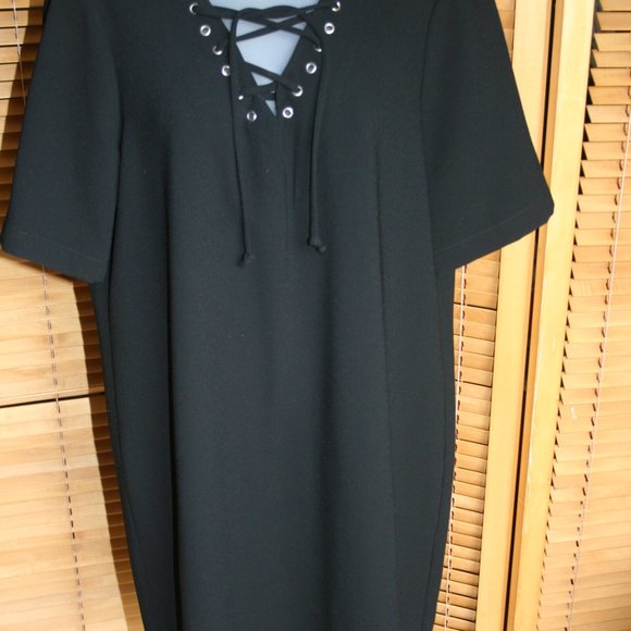Karen Kane Black Dress w/Drop V Neck with Eyelets and Lace Up Size M - Picture 8 of 10